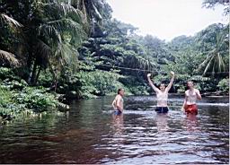 40 Cahuita rio y selva.jpg